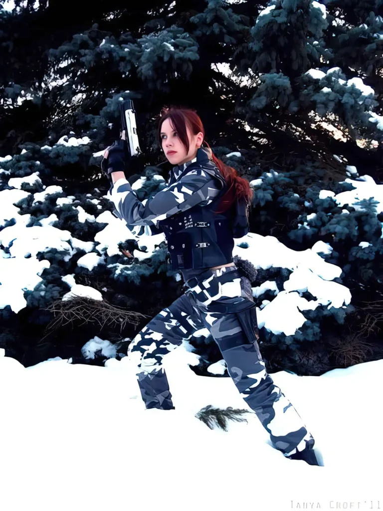 Hot-Lara-Croft-Cosplay-Photos-32