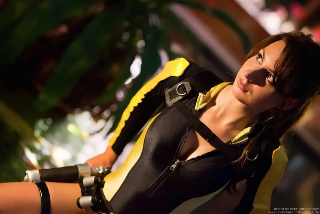 Hot-Lara-Croft-Cosplay-Photos-46