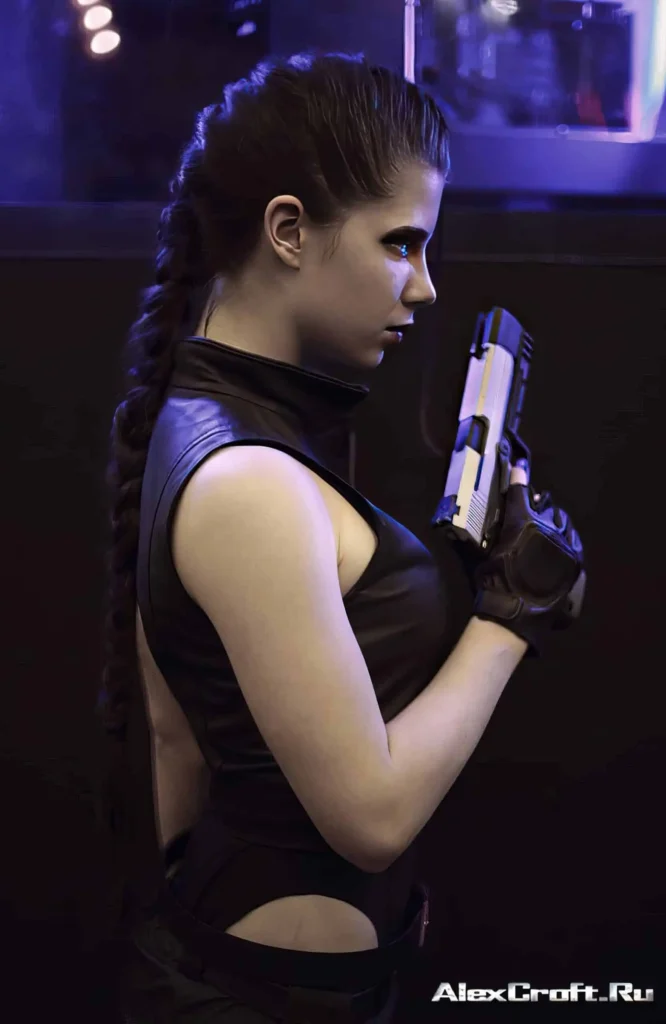 Hot-Lara-Croft-Cosplay-Photos-8