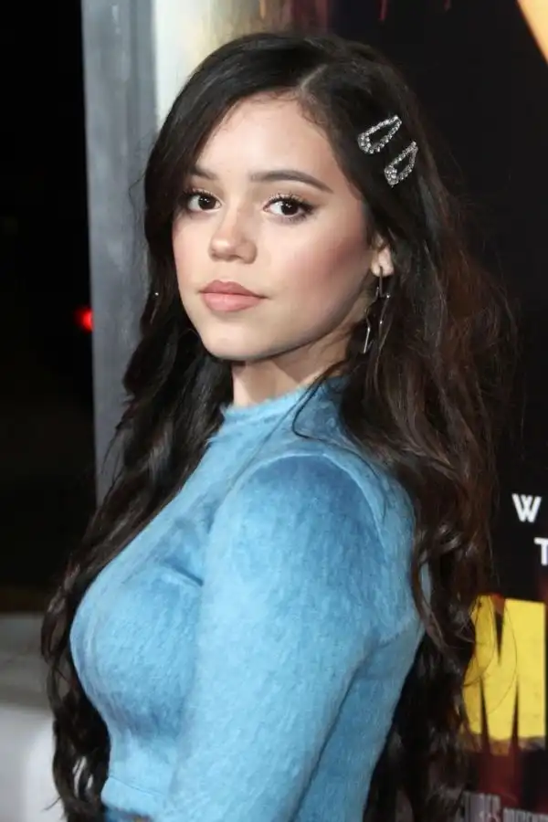 Sexy Photos of Jenna Ortega